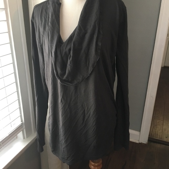 Lucy Large top in grey/ black ish - Picture 2 of 5